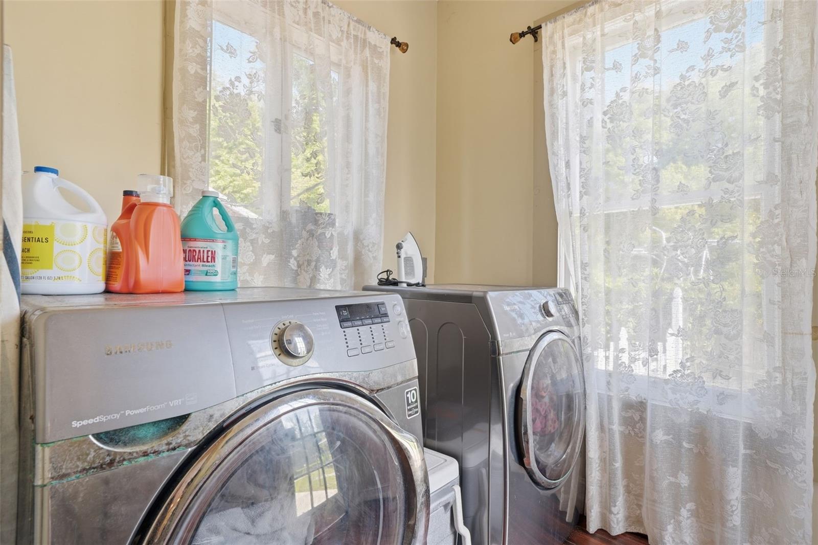 Image 17 of 65 For 812 Sanford Avenue