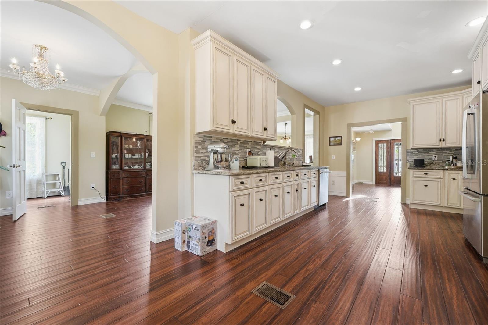 Image 21 of 65 For 812 Sanford Avenue