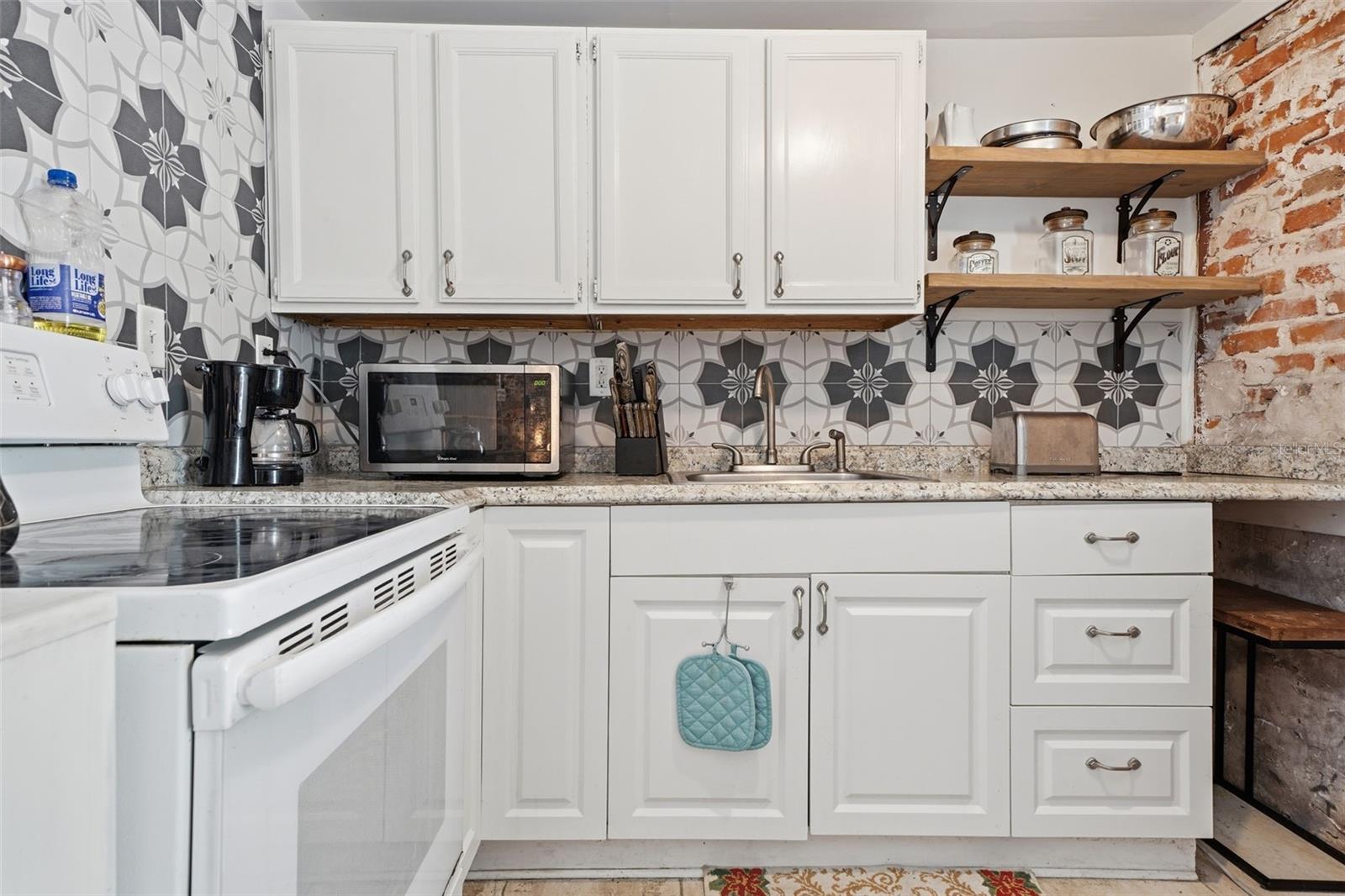 Image 59 of 65 For 812 Sanford Avenue