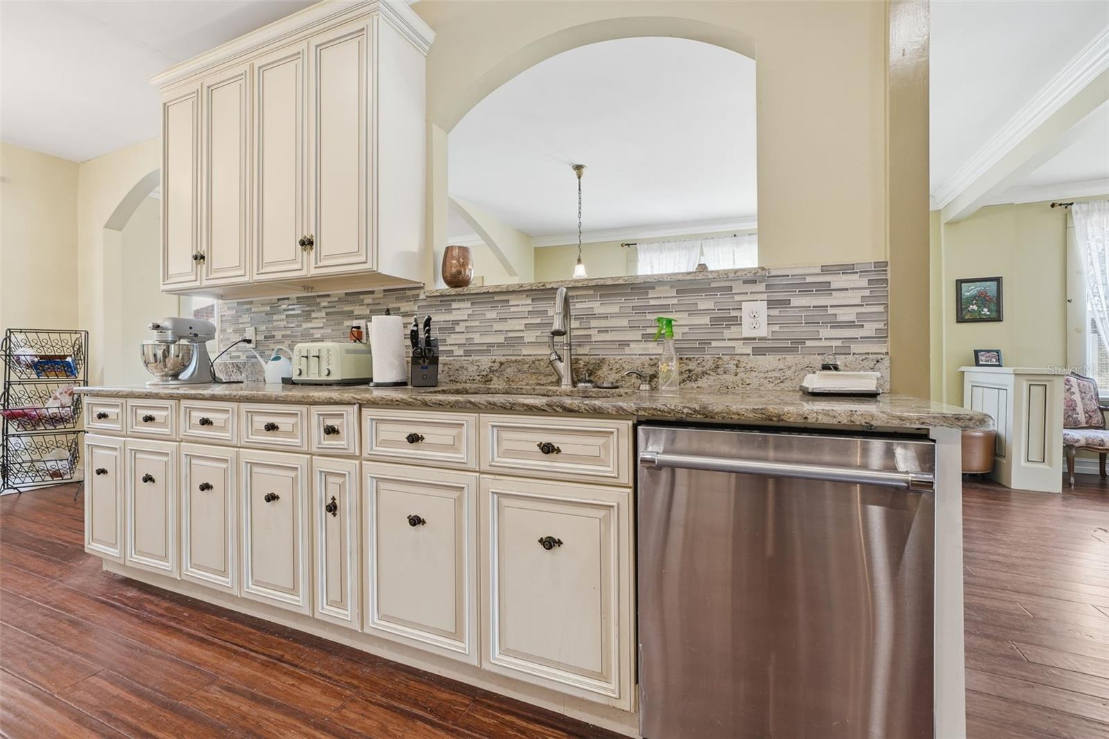 Image 7 of 65 For 812 Sanford Avenue