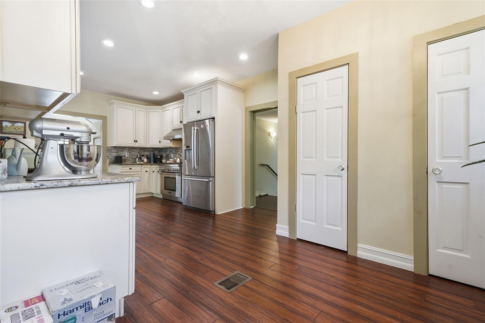 Image 9 of 65 For 812 Sanford Avenue