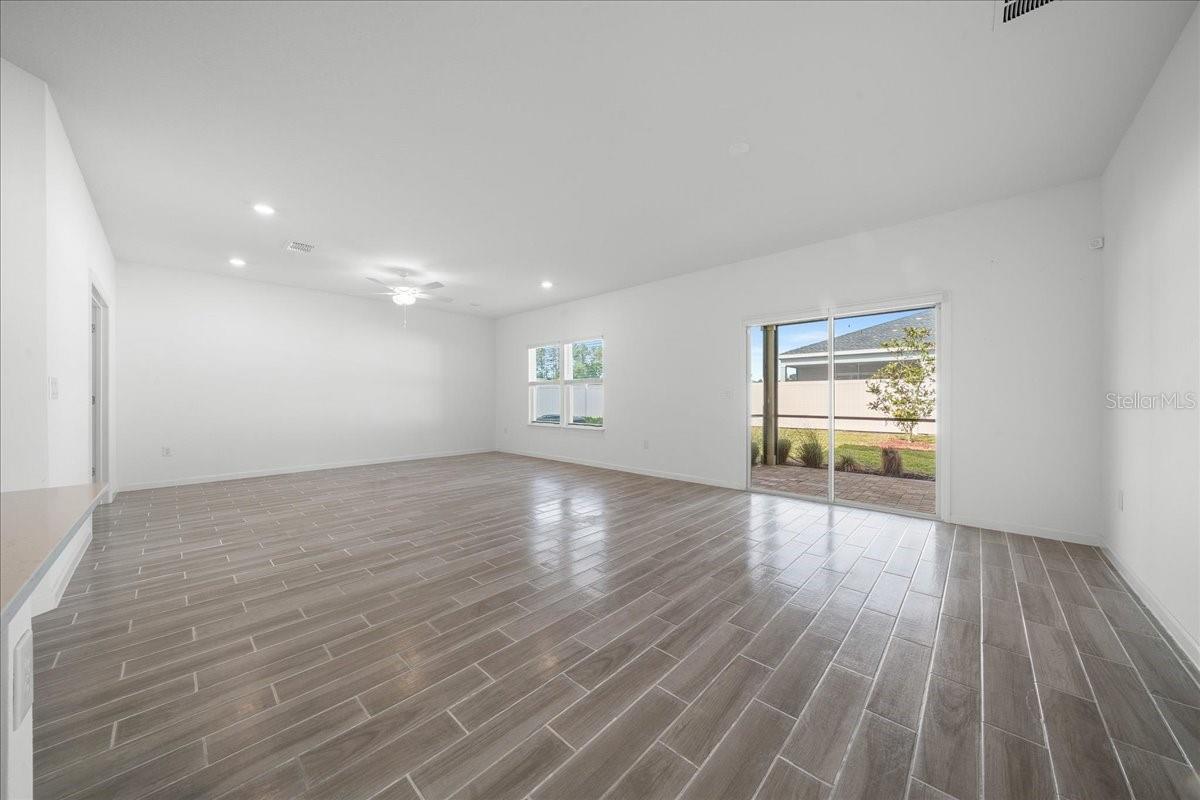 Image 10 of 42 For 7542 76th Terrace