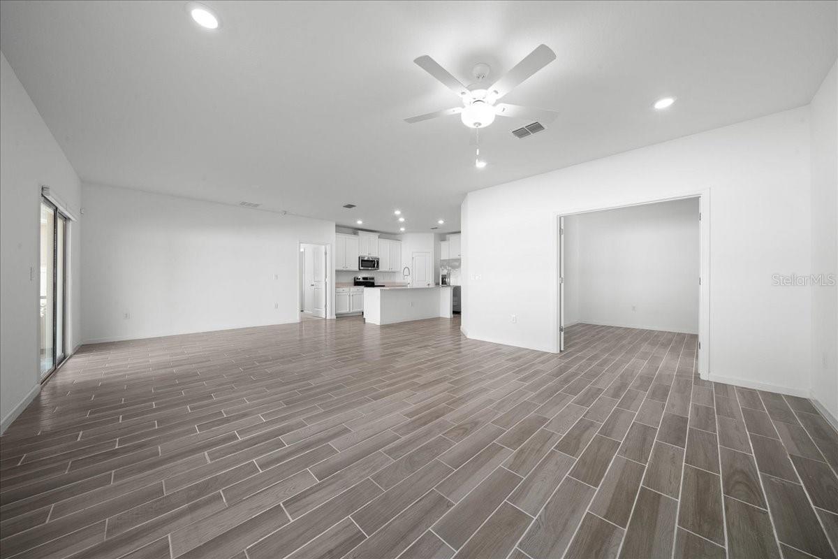 Image 11 of 42 For 7542 76th Terrace