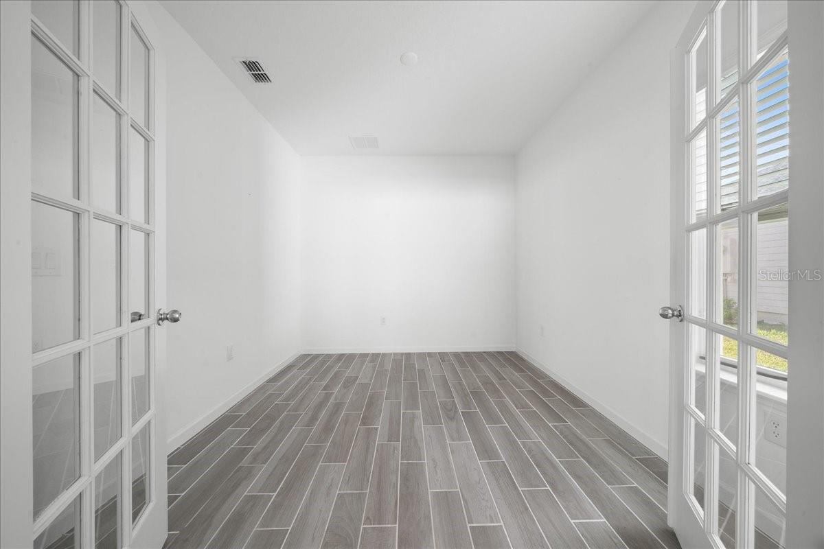 Image 12 of 42 For 7542 76th Terrace