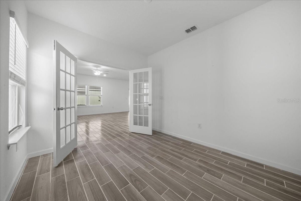 Image 13 of 42 For 7542 76th Terrace