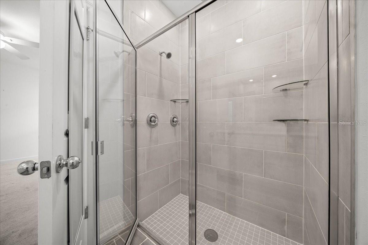 Image 18 of 42 For 7542 76th Terrace