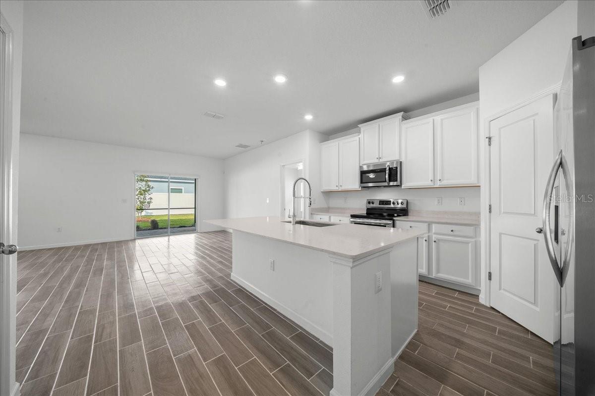 Image 4 of 42 For 7542 76th Terrace