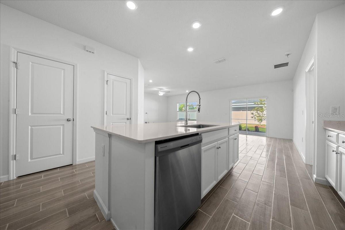 Image 5 of 42 For 7542 76th Terrace