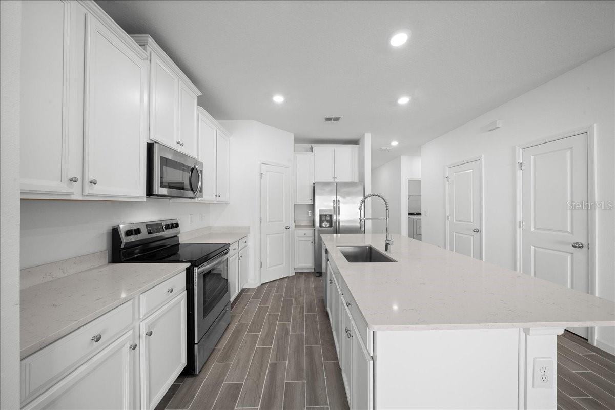 Image 6 of 42 For 7542 76th Terrace