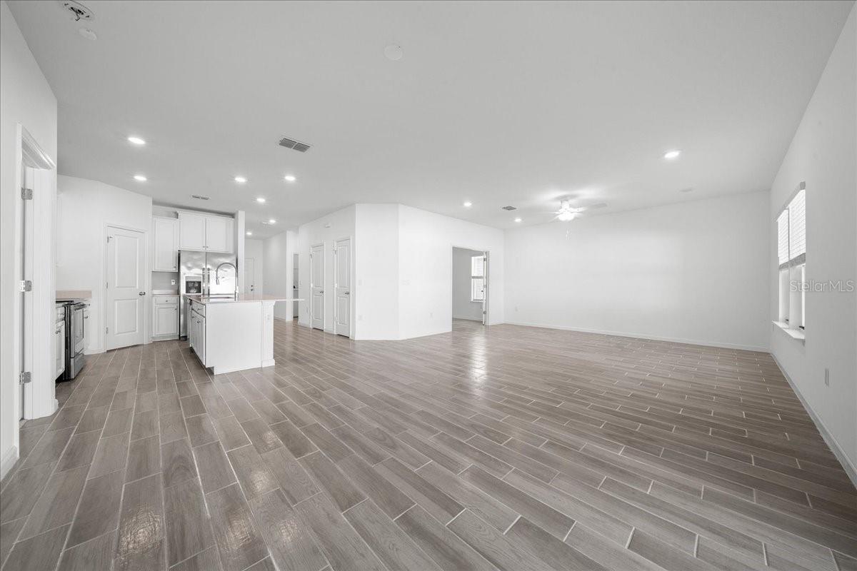 Image 9 of 42 For 7542 76th Terrace