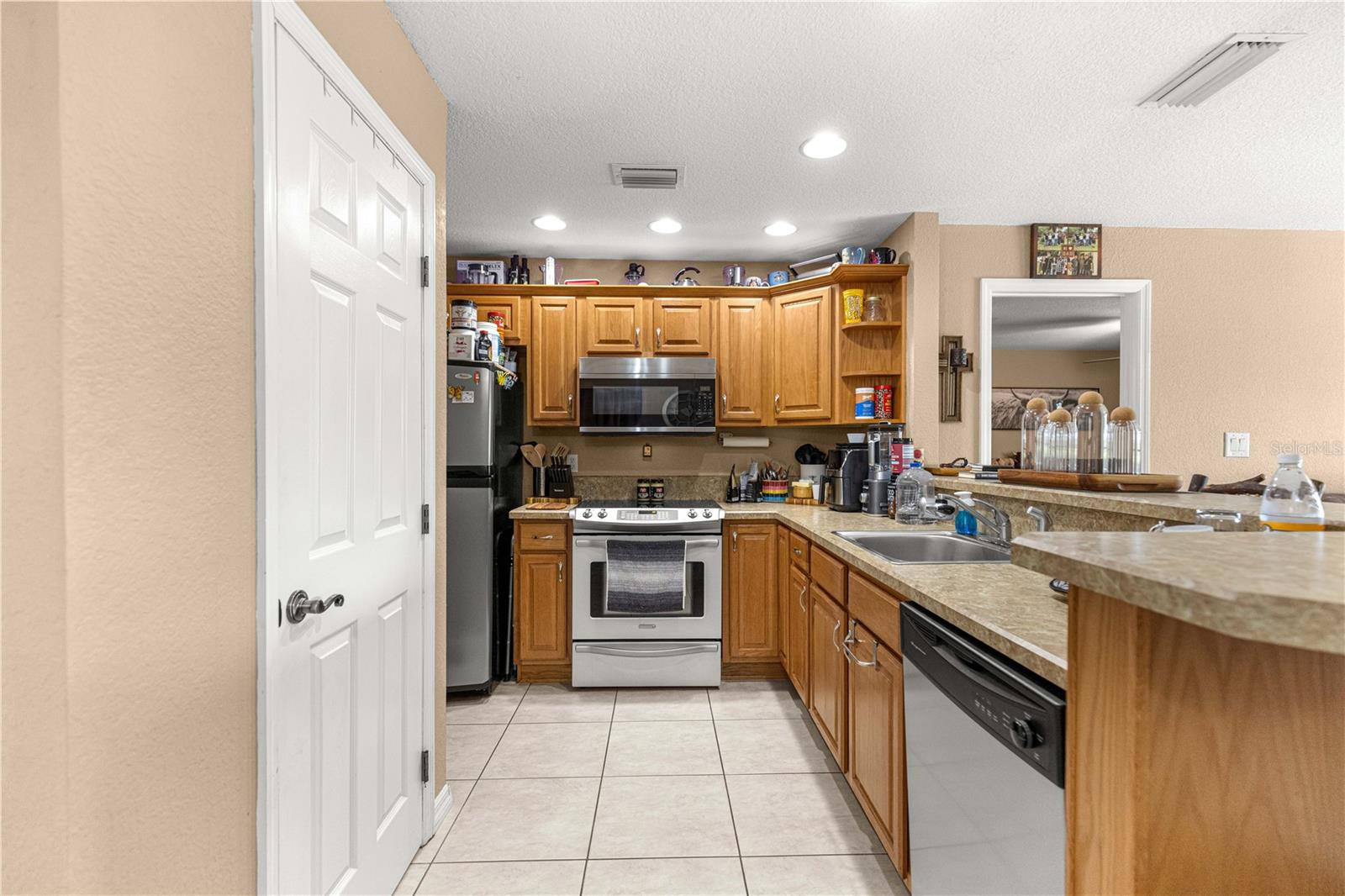 Image 9 of 41 For 2837 3rd Street 203