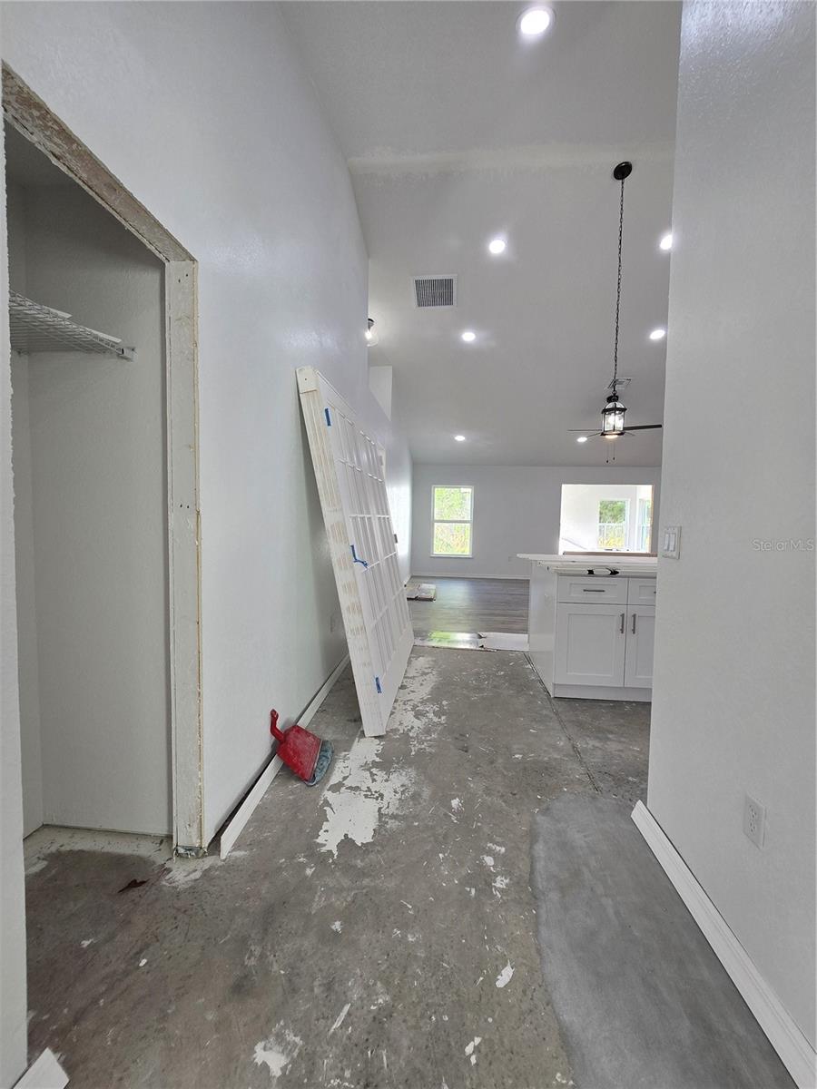 Listing photo id 17 for 18 Hemlock Radial Trail