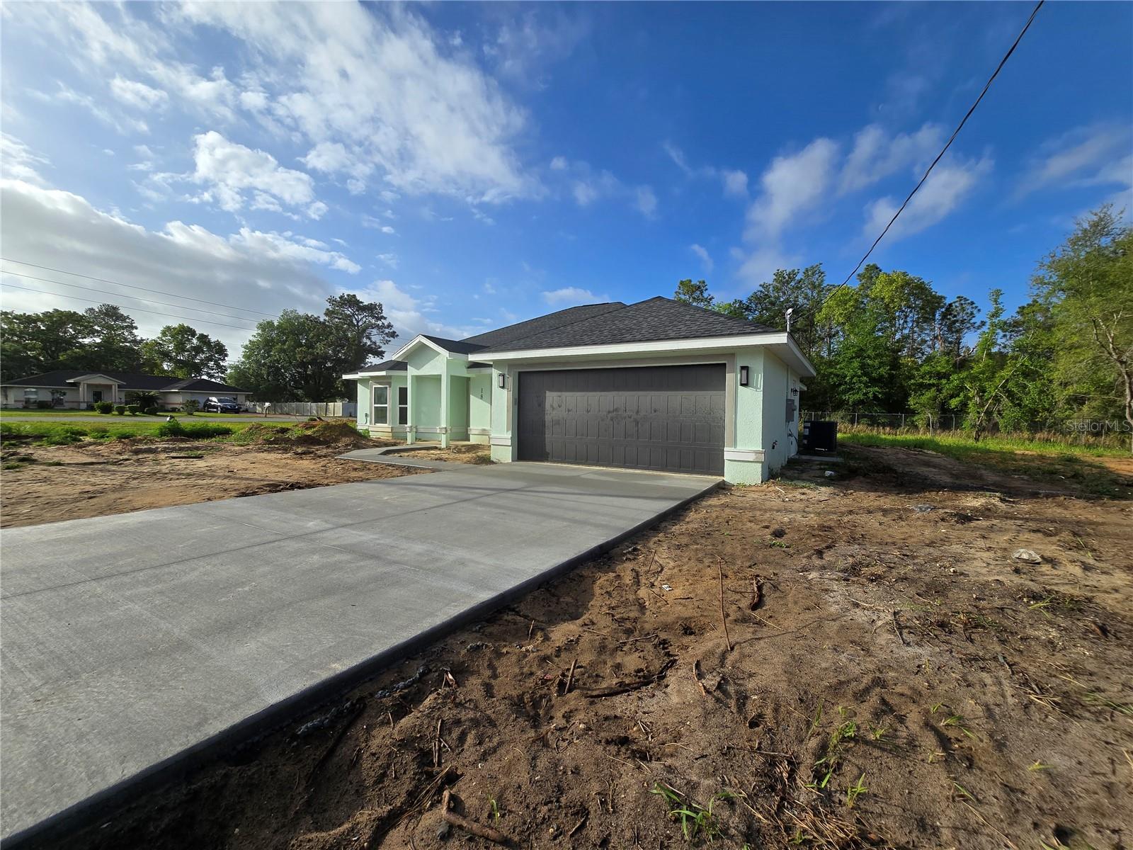 Listing photo id 1 for 18 Hemlock Radial Trail