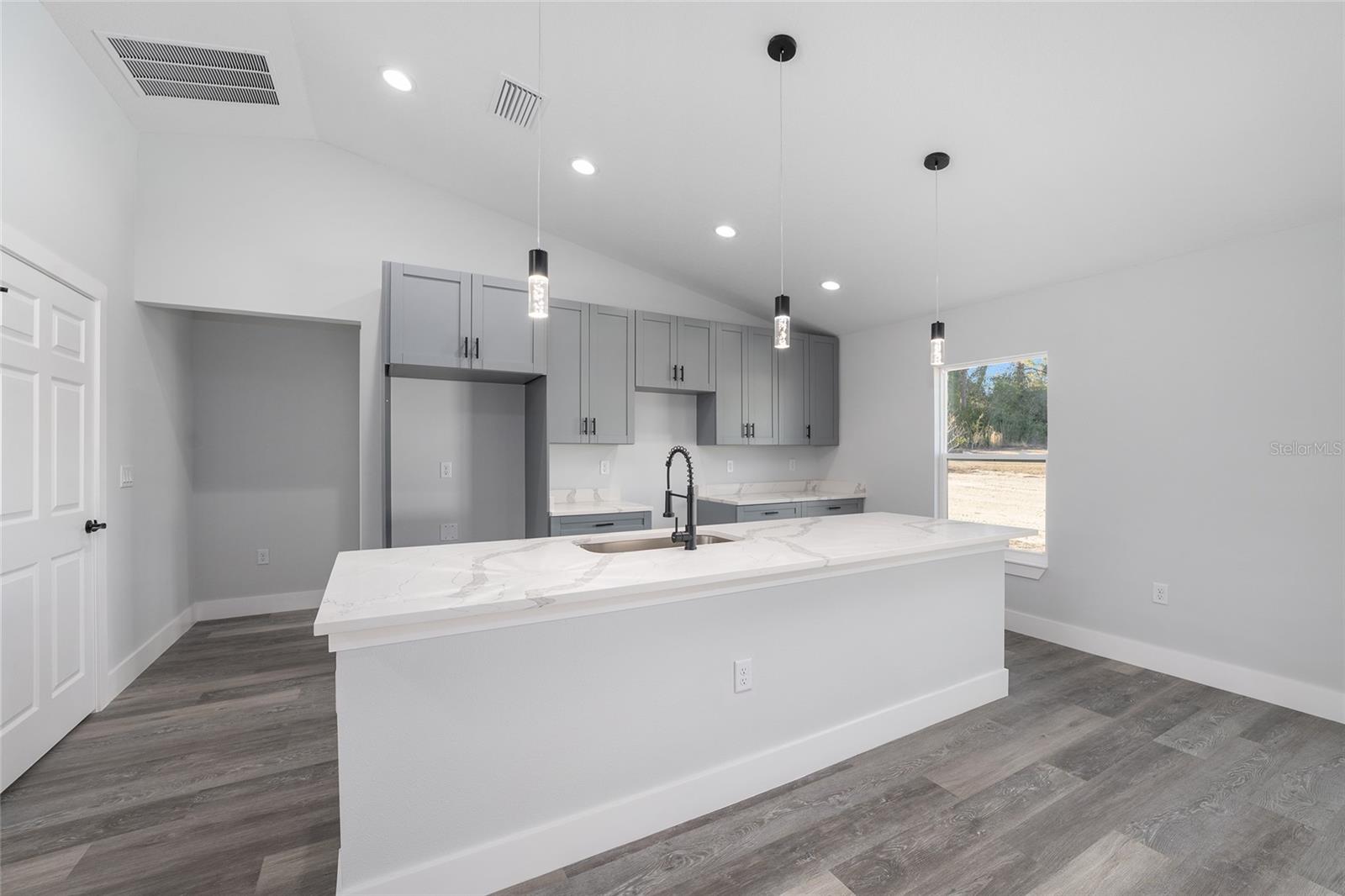 Image 17 of 37 For 3101 Buena Vista Road