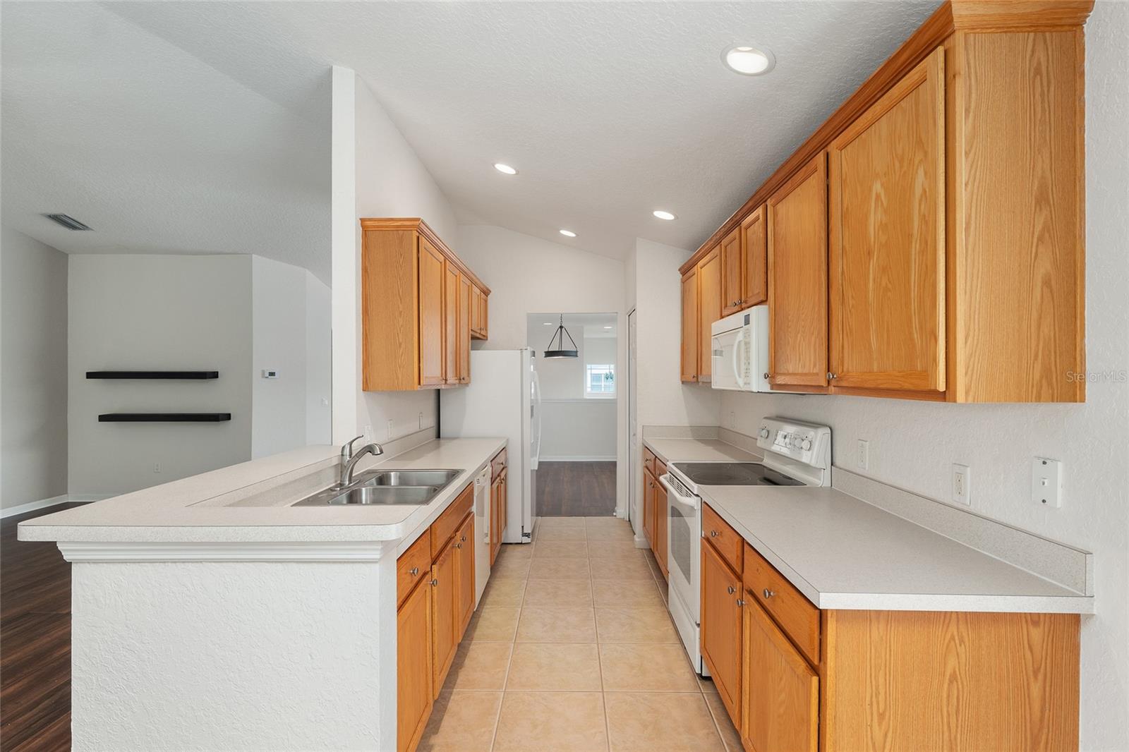 Image 23 of 51 For 4570 52nd Circle 102