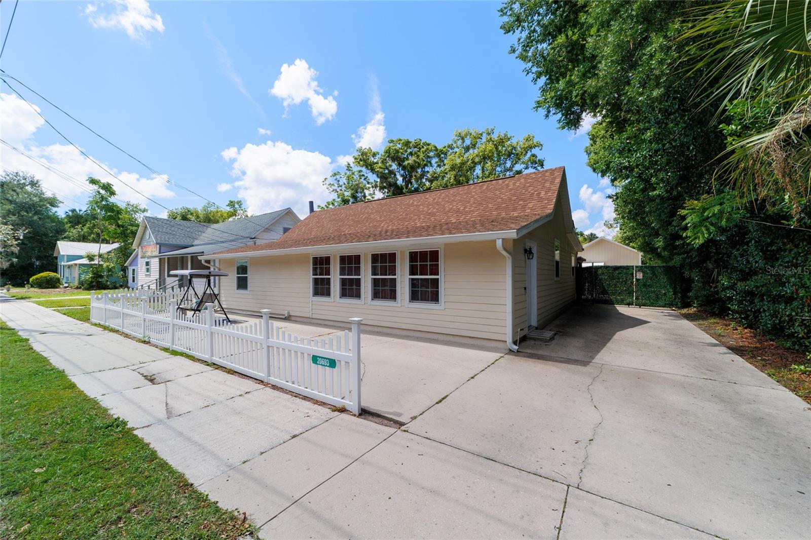 Image 14 of 51 For 20693 Walnut Street