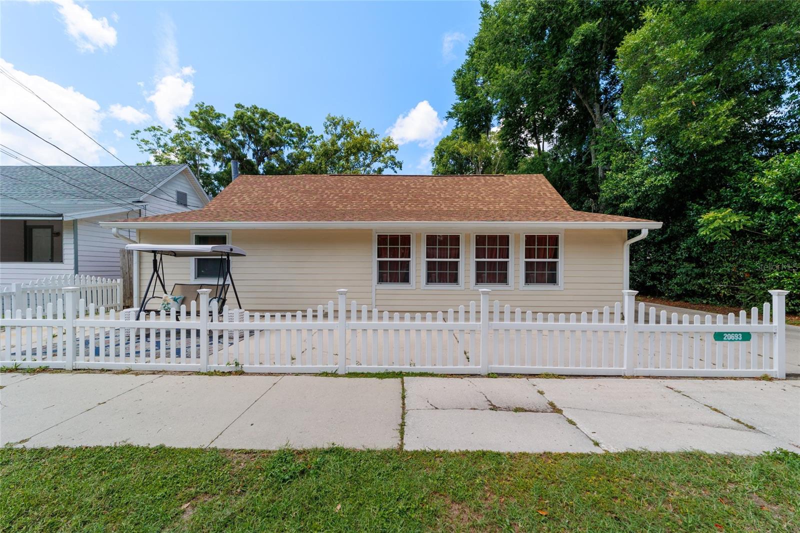 Image 15 of 51 For 20693 Walnut Street