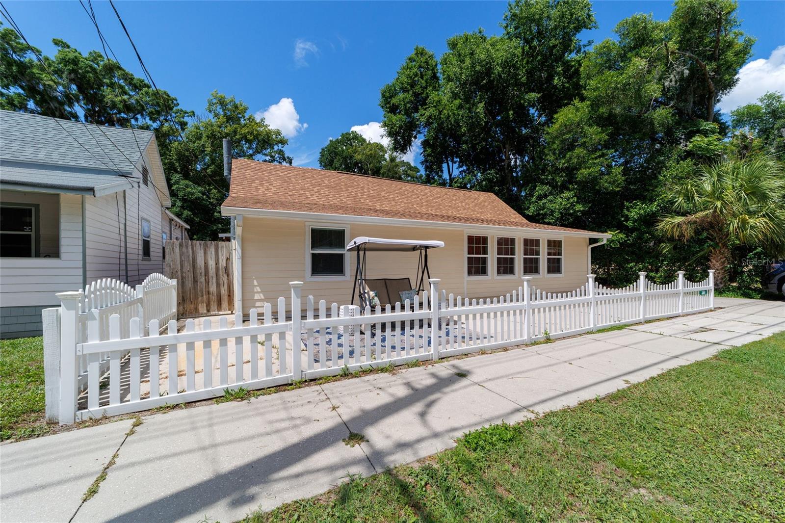 Image 16 of 51 For 20693 Walnut Street