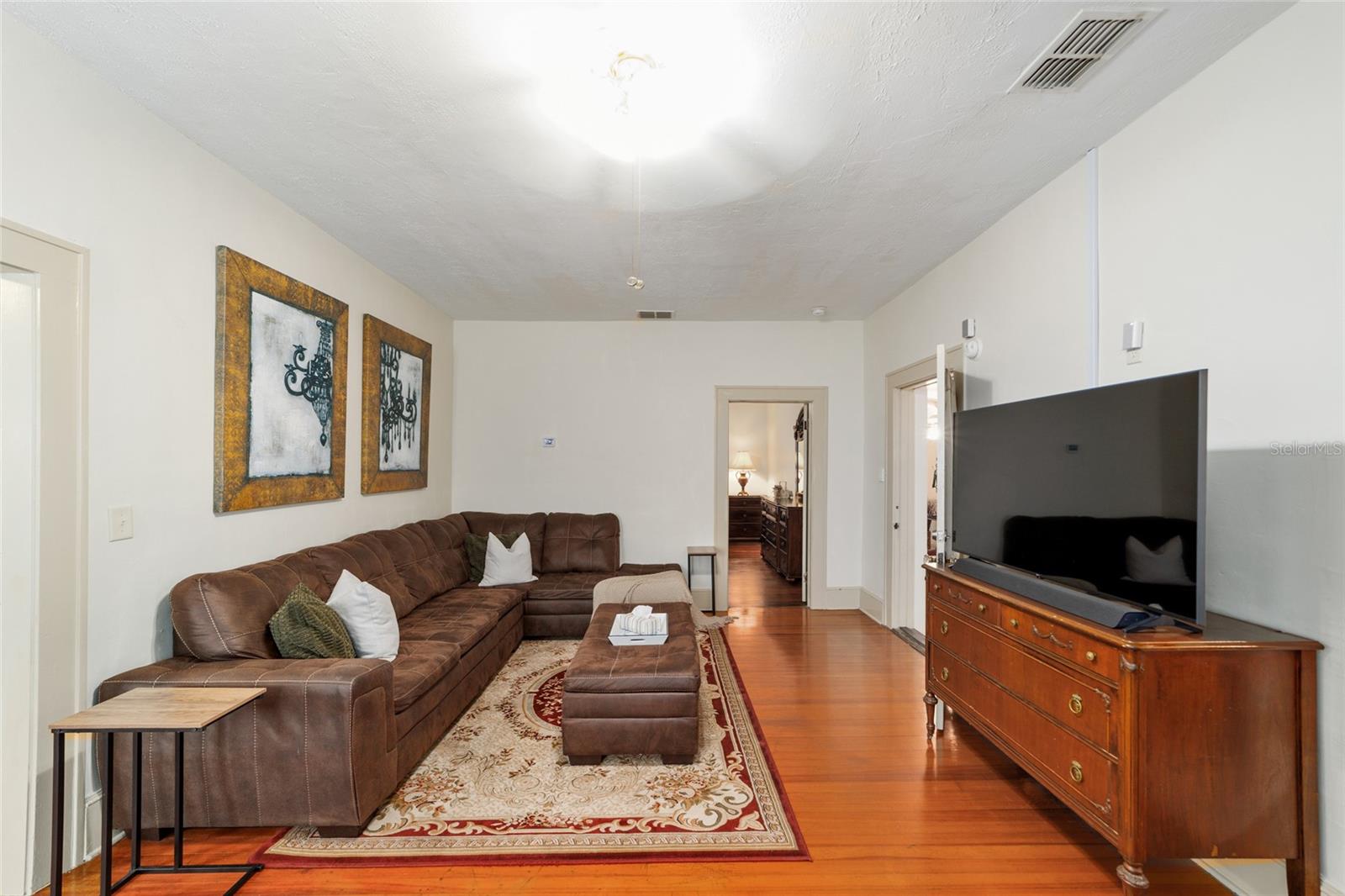 Image 22 of 51 For 20693 Walnut Street