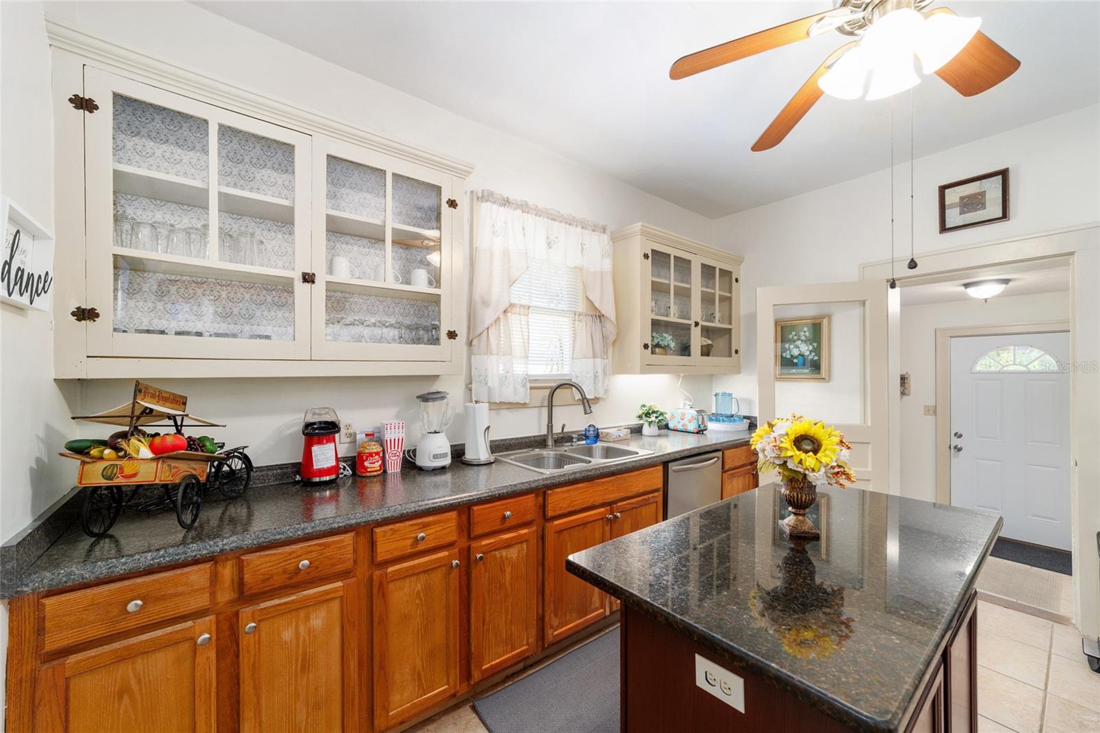 Image 29 of 51 For 20693 Walnut Street