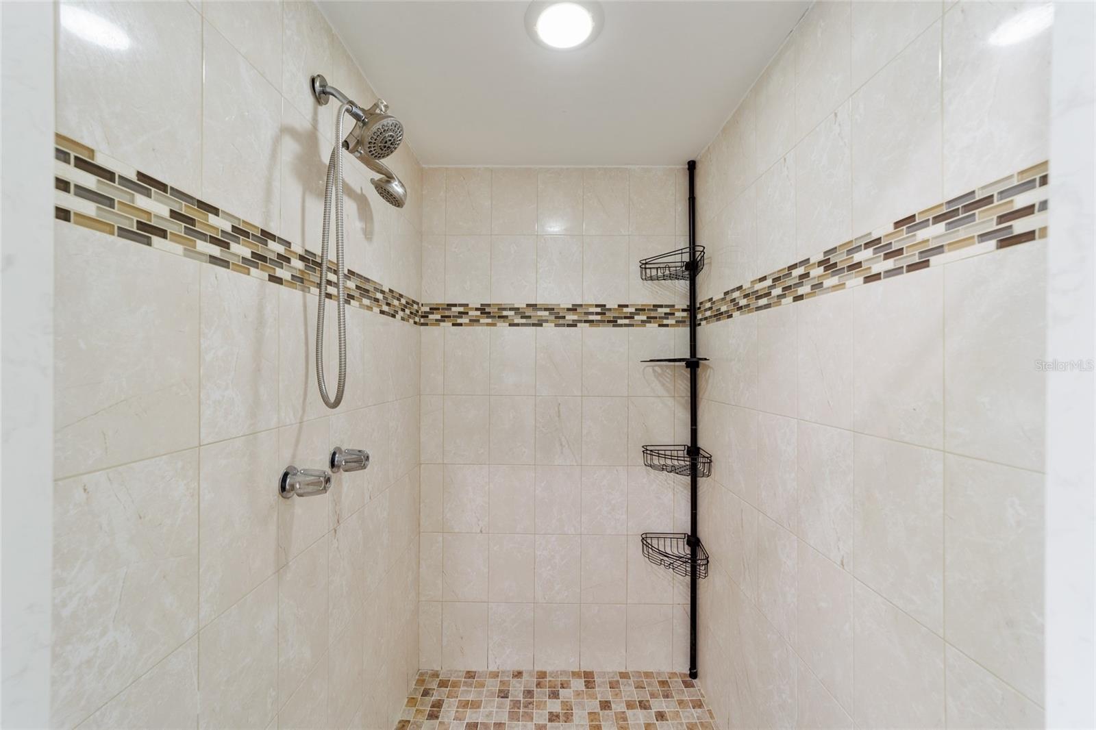 Image 33 of 51 For 20693 Walnut Street