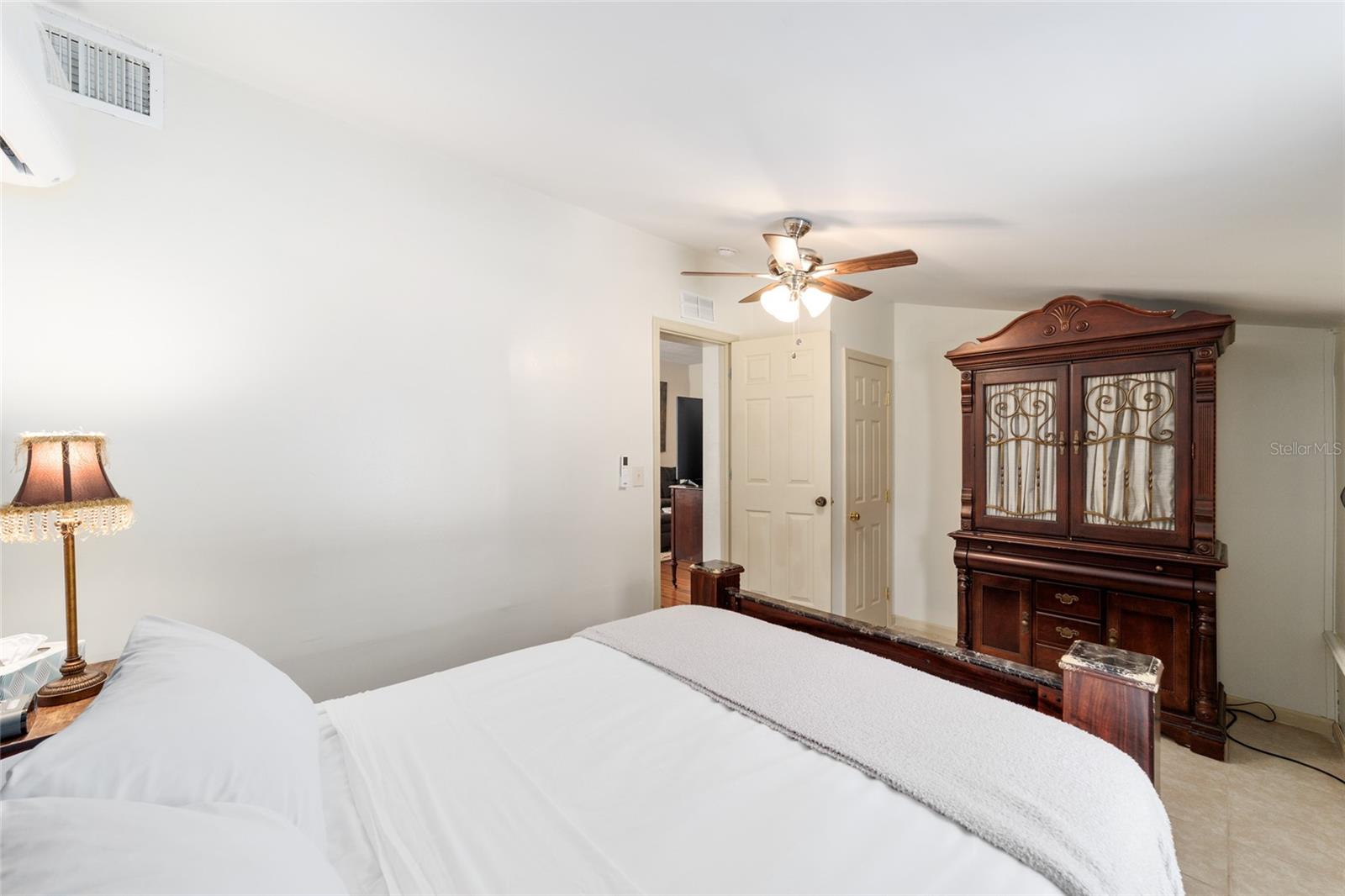 Image 34 of 51 For 20693 Walnut Street