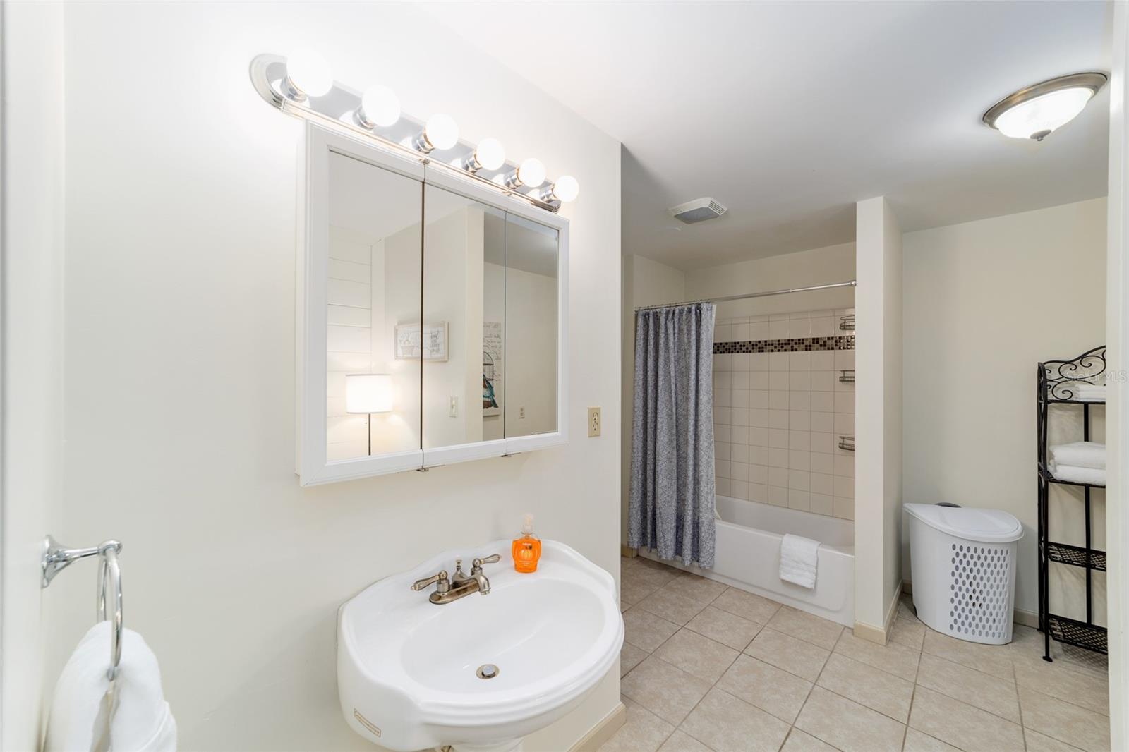 Image 35 of 51 For 20693 Walnut Street