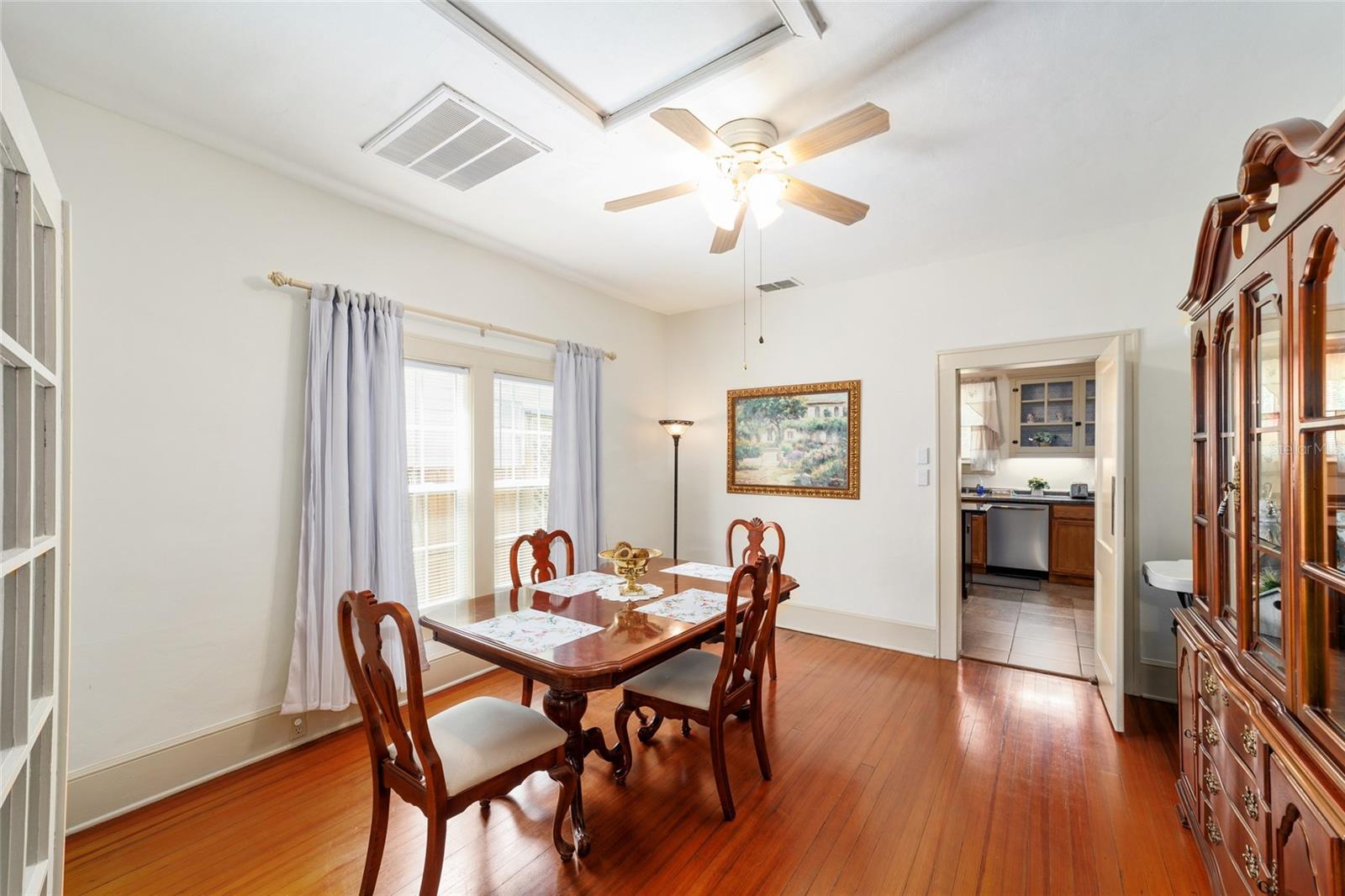 Image 5 of 51 For 20693 Walnut Street