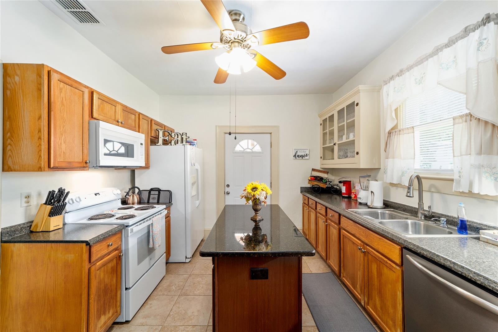 Image 6 of 51 For 20693 Walnut Street