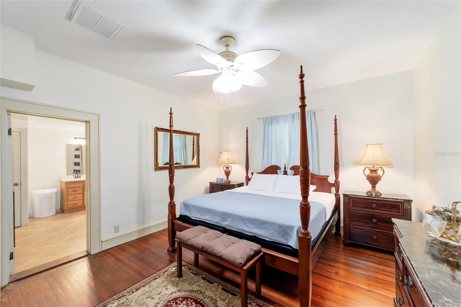 Image 7 of 51 For 20693 Walnut Street