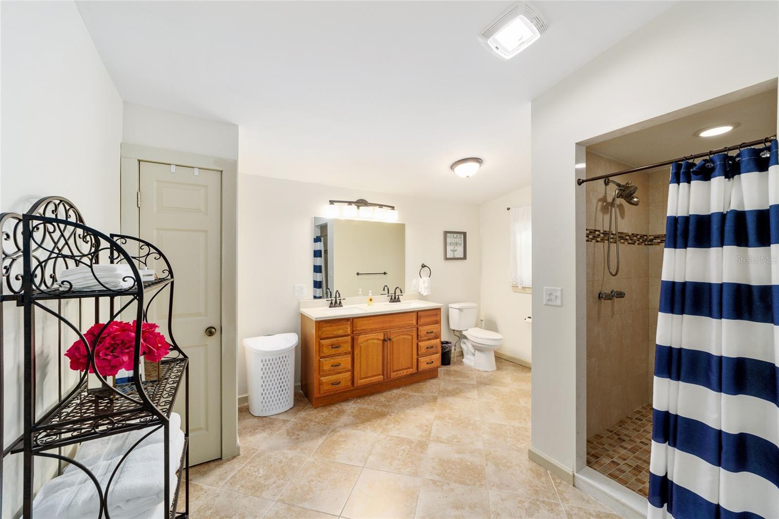 Image 8 of 51 For 20693 Walnut Street