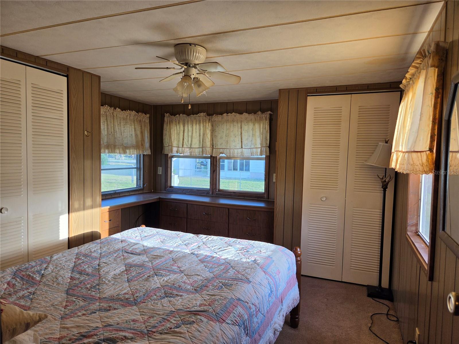 Listing photo id 8 for 17420 36th Lane