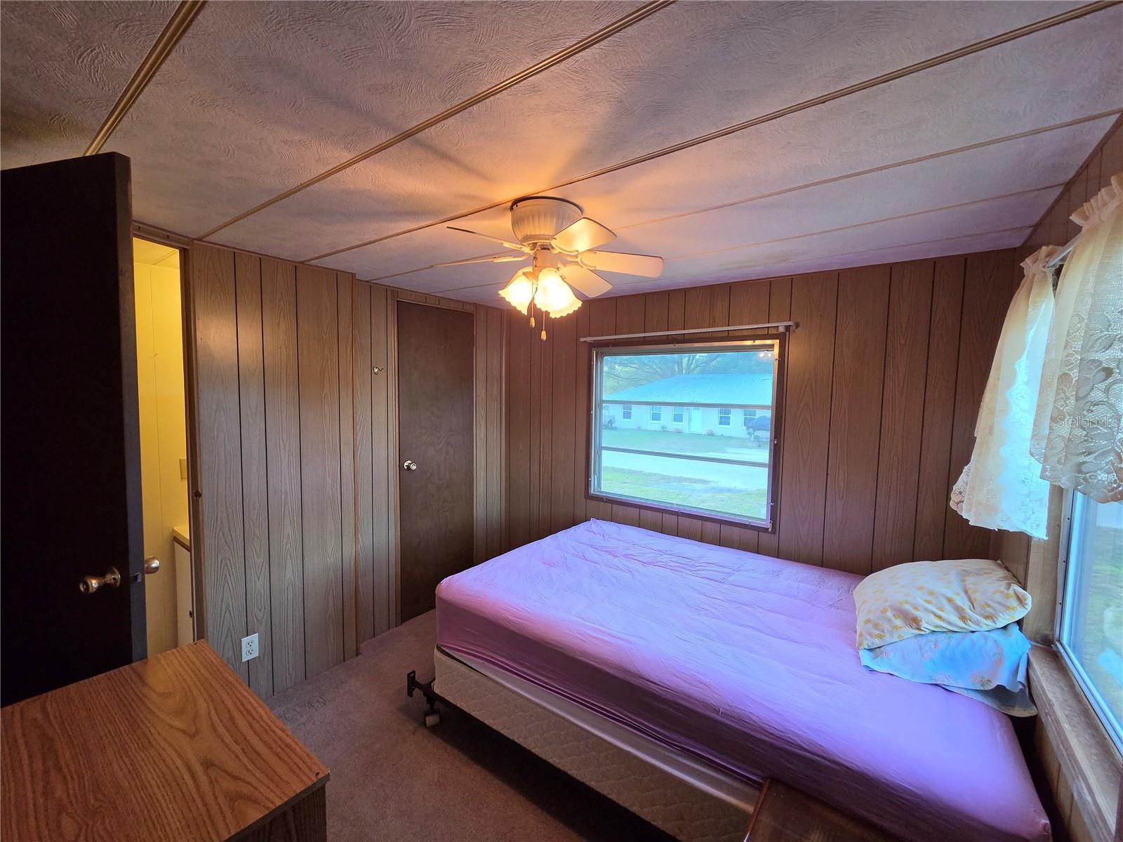 Listing photo id 13 for 17420 36th Lane