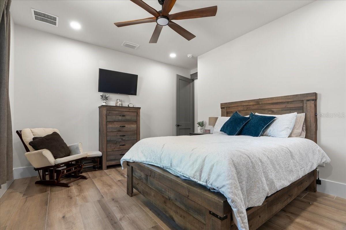 Image 32 of 77 For 3888 140th Avenue