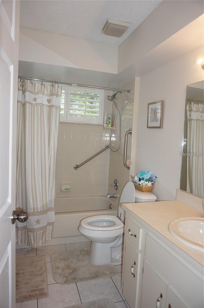 Image 15 of 21 For 10819 83rd Court