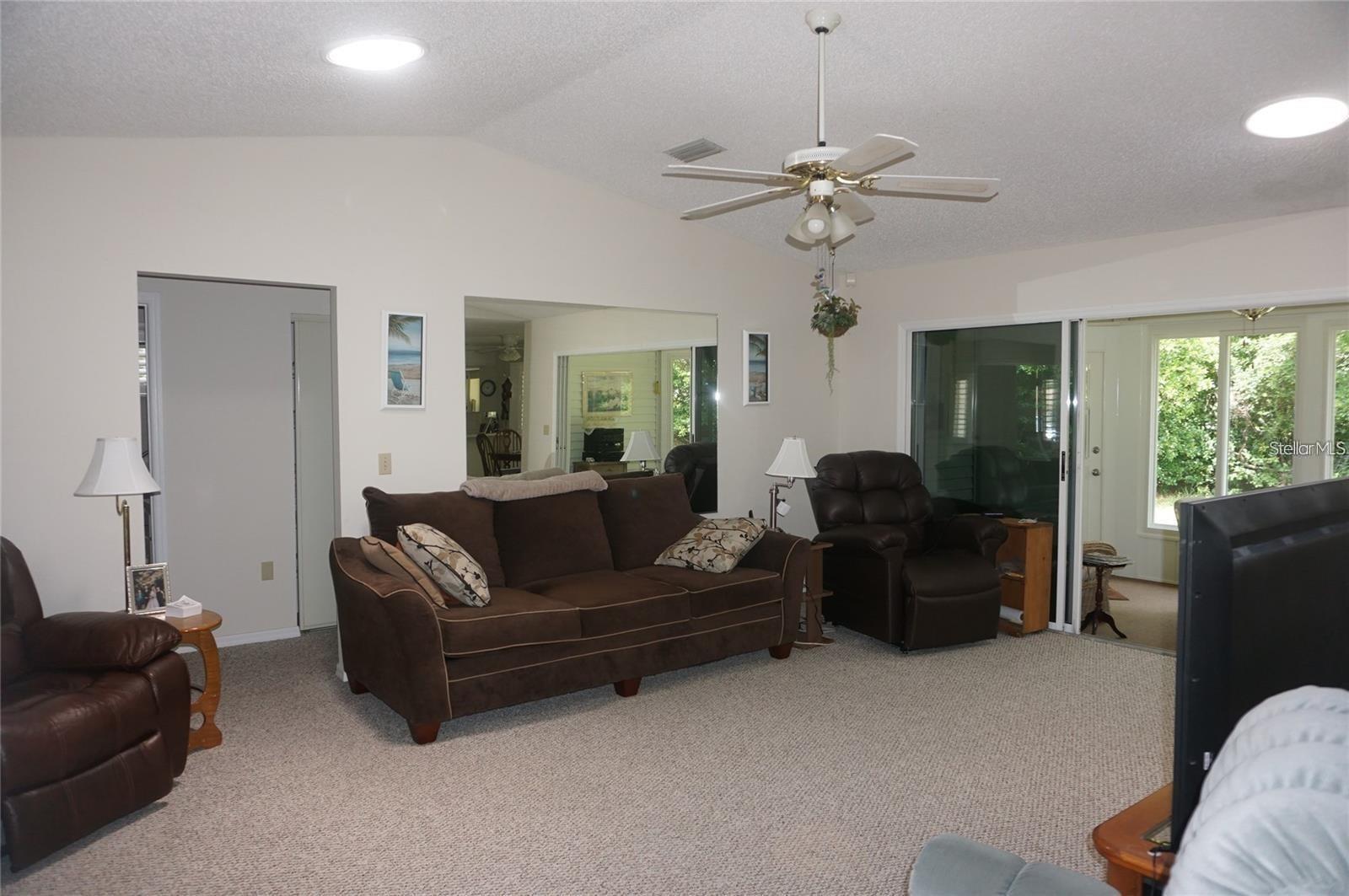 Image 18 of 21 For 10819 83rd Court