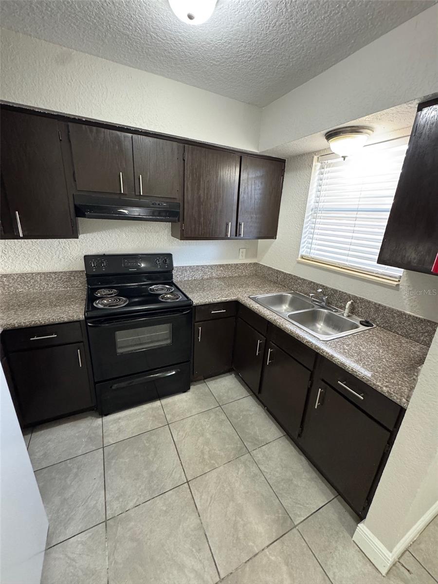 Image 3 of 13 For 1199-1199 Bentley Road 4