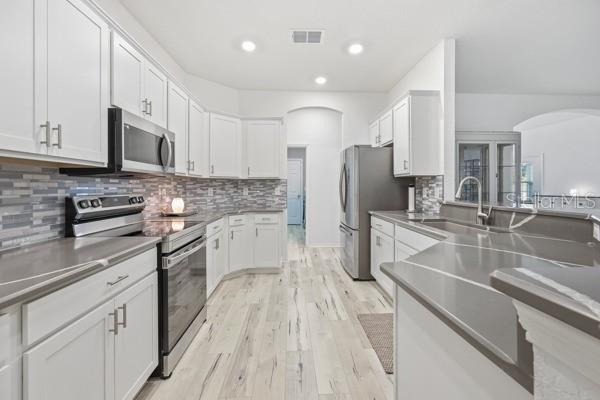 Image 8 of 26 For 4909 107 Loop