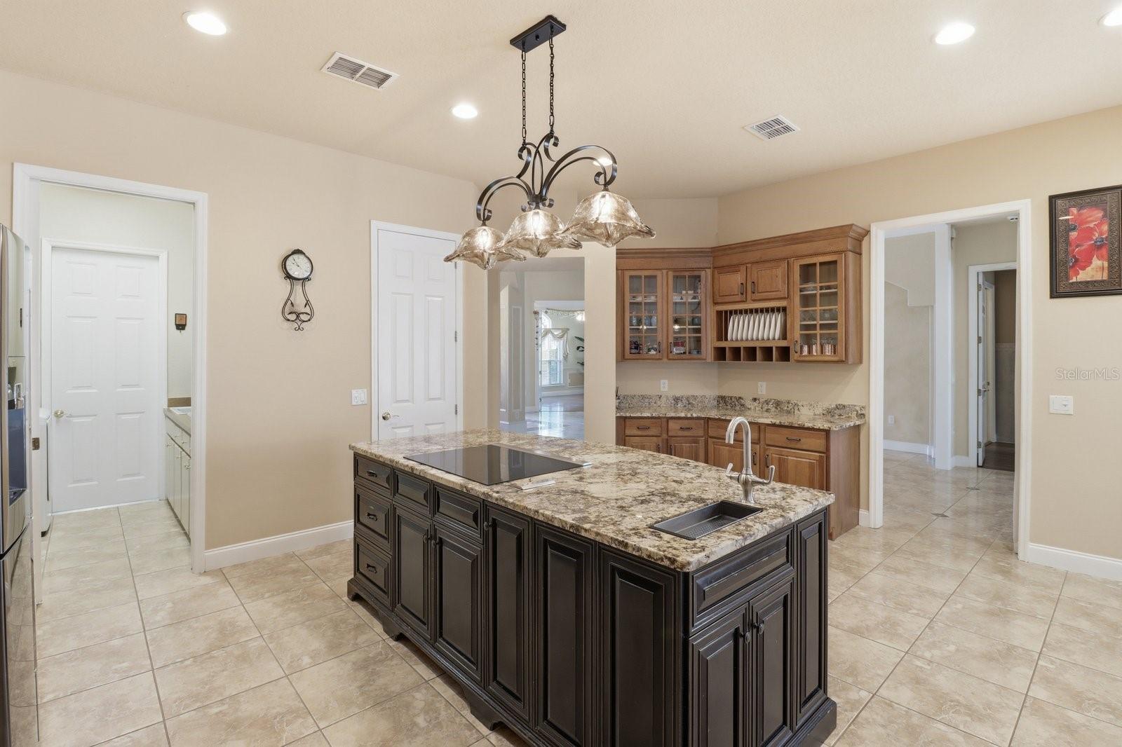 Image 17 of 60 For 2125 25th Loop