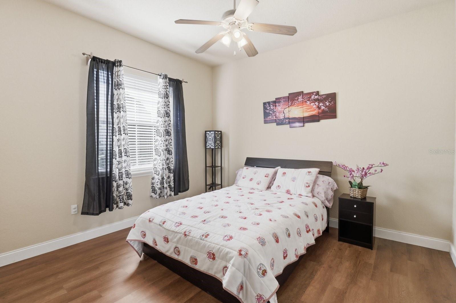 Image 37 of 60 For 2125 25th Loop