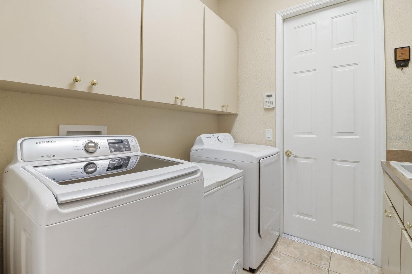 Image 40 of 60 For 2125 25th Loop