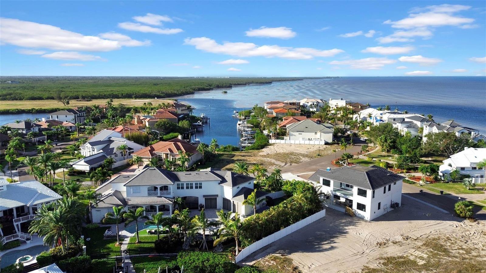 Image 20 of 26 For 962 Symphony Isles Boulevard