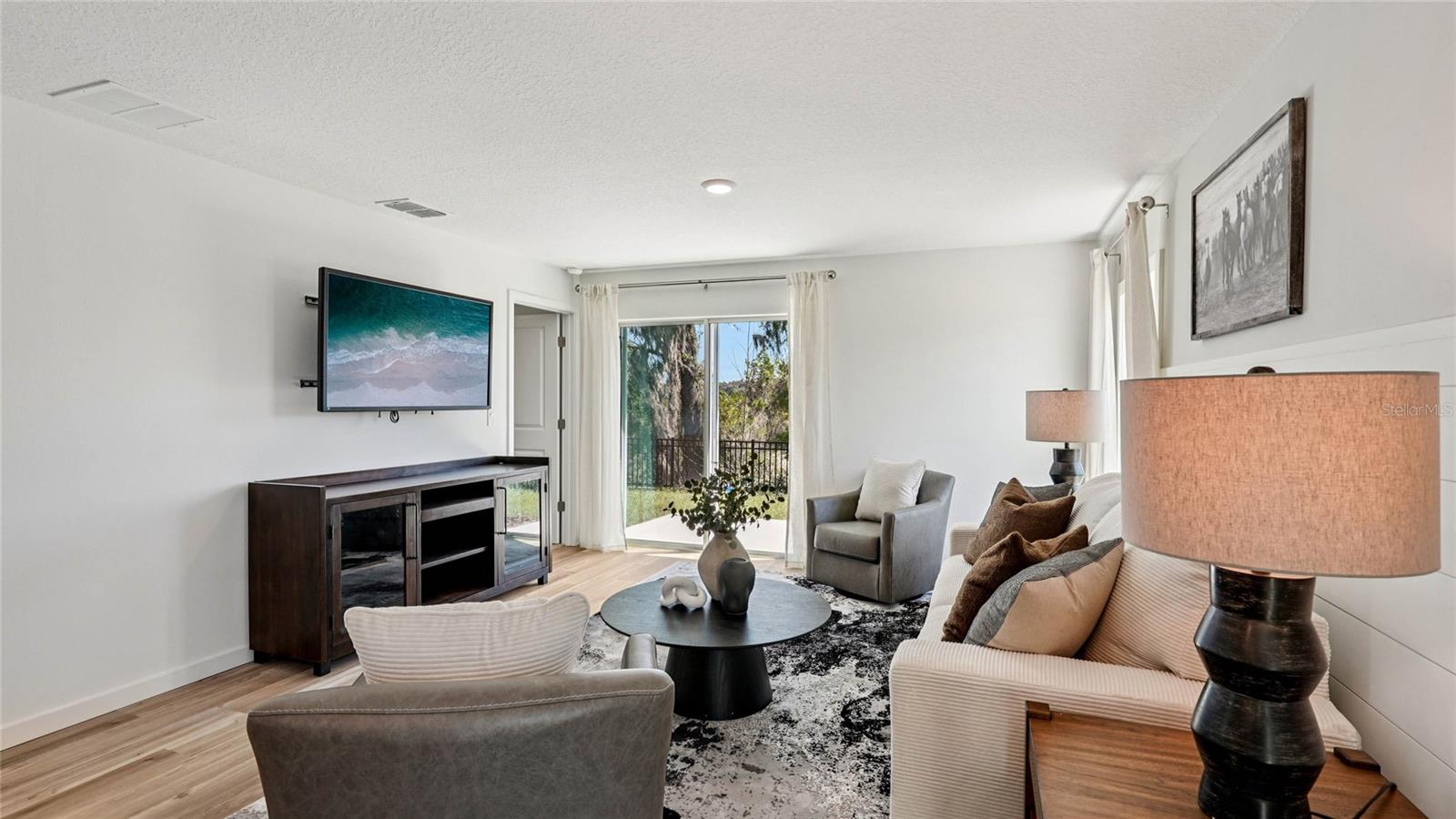 Listing photo id 8 for 4043 Kona Circle