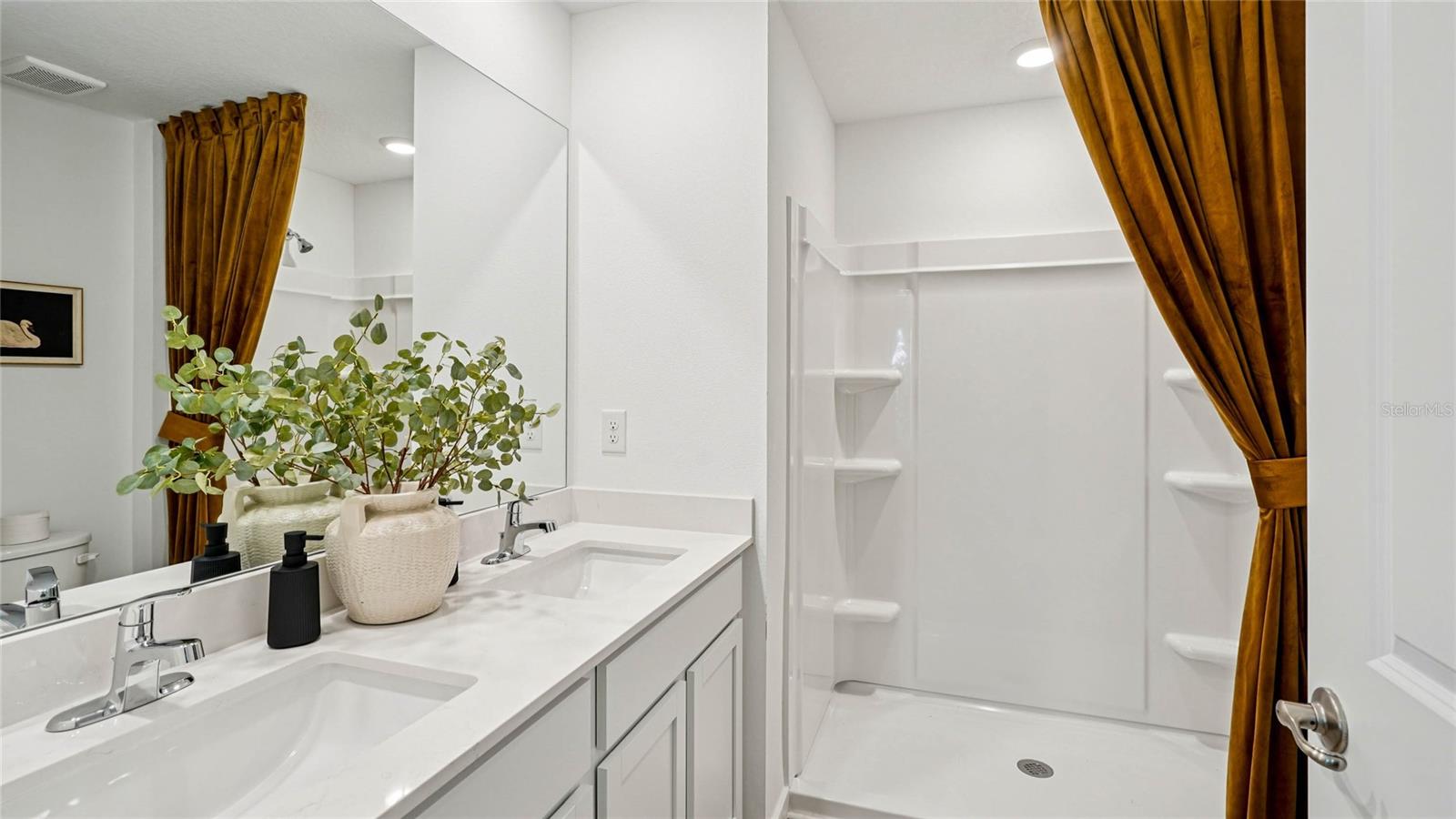 Listing photo id 11 for 4043 Kona Circle