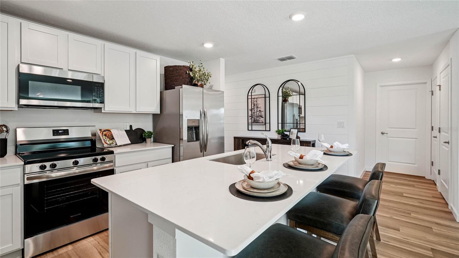 Listing photo id 1 for 4043 Kona Circle