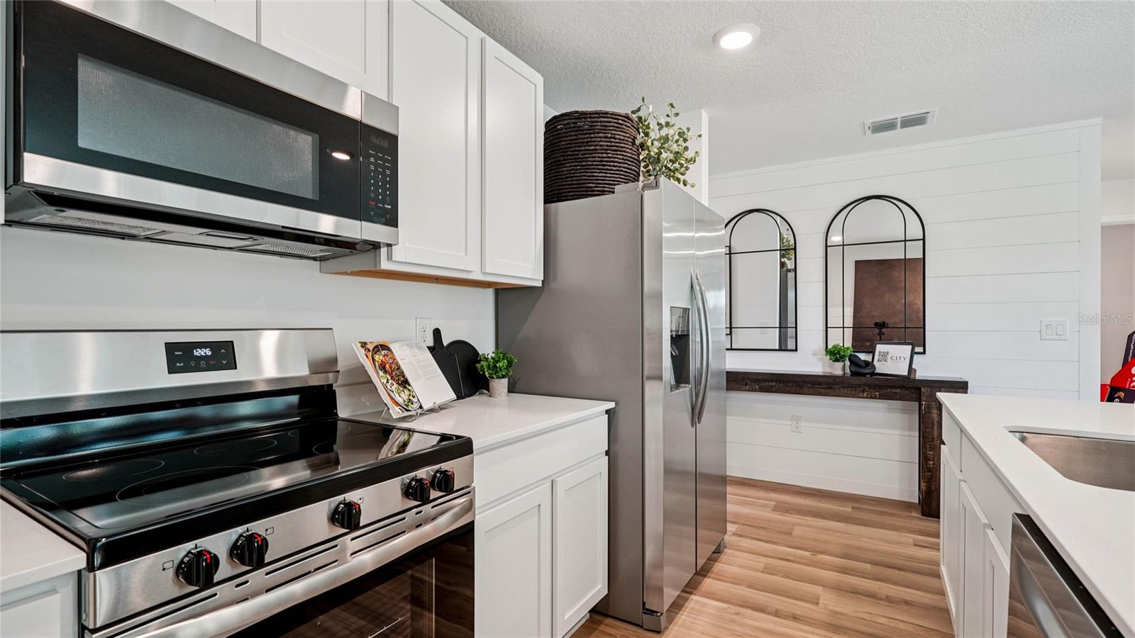 Listing photo id 3 for 4043 Kona Circle