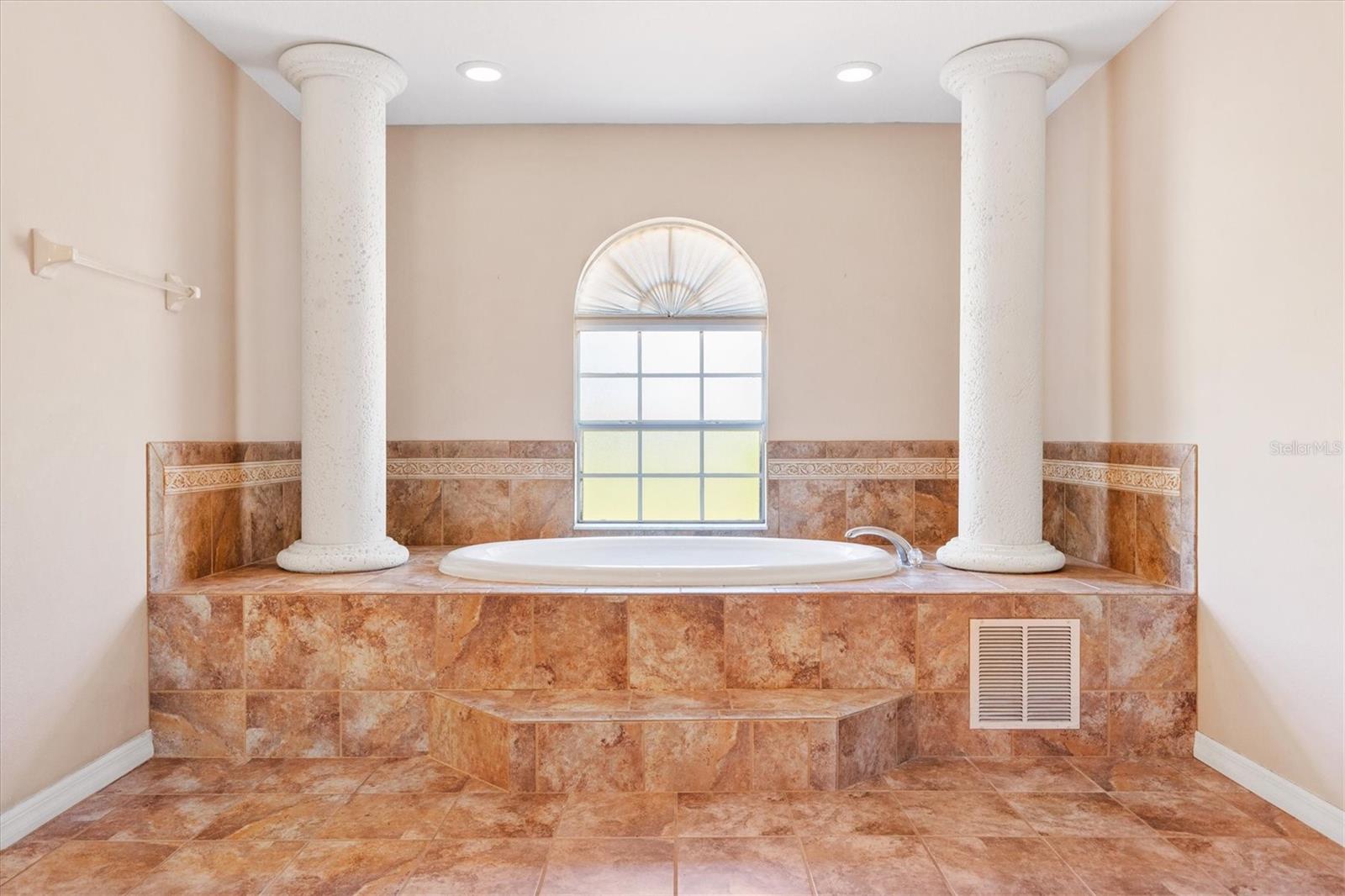 Image 38 of 73 For 2567 Stampede Drive