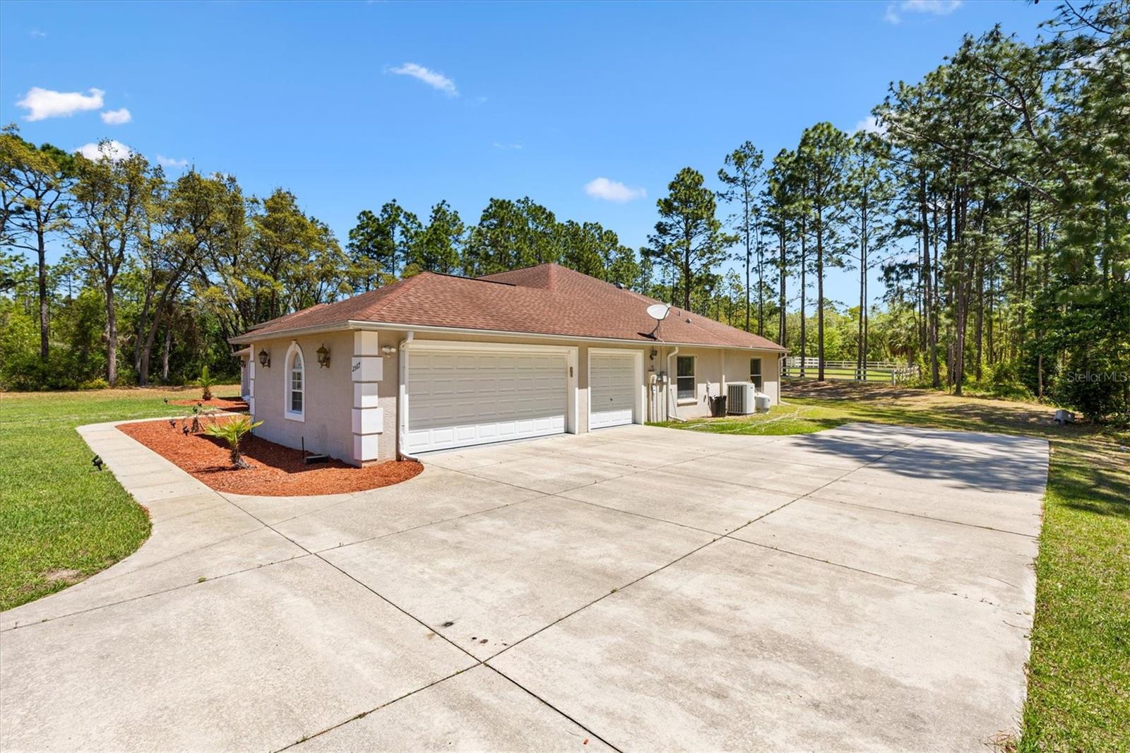 Image 4 of 73 For 2567 Stampede Drive