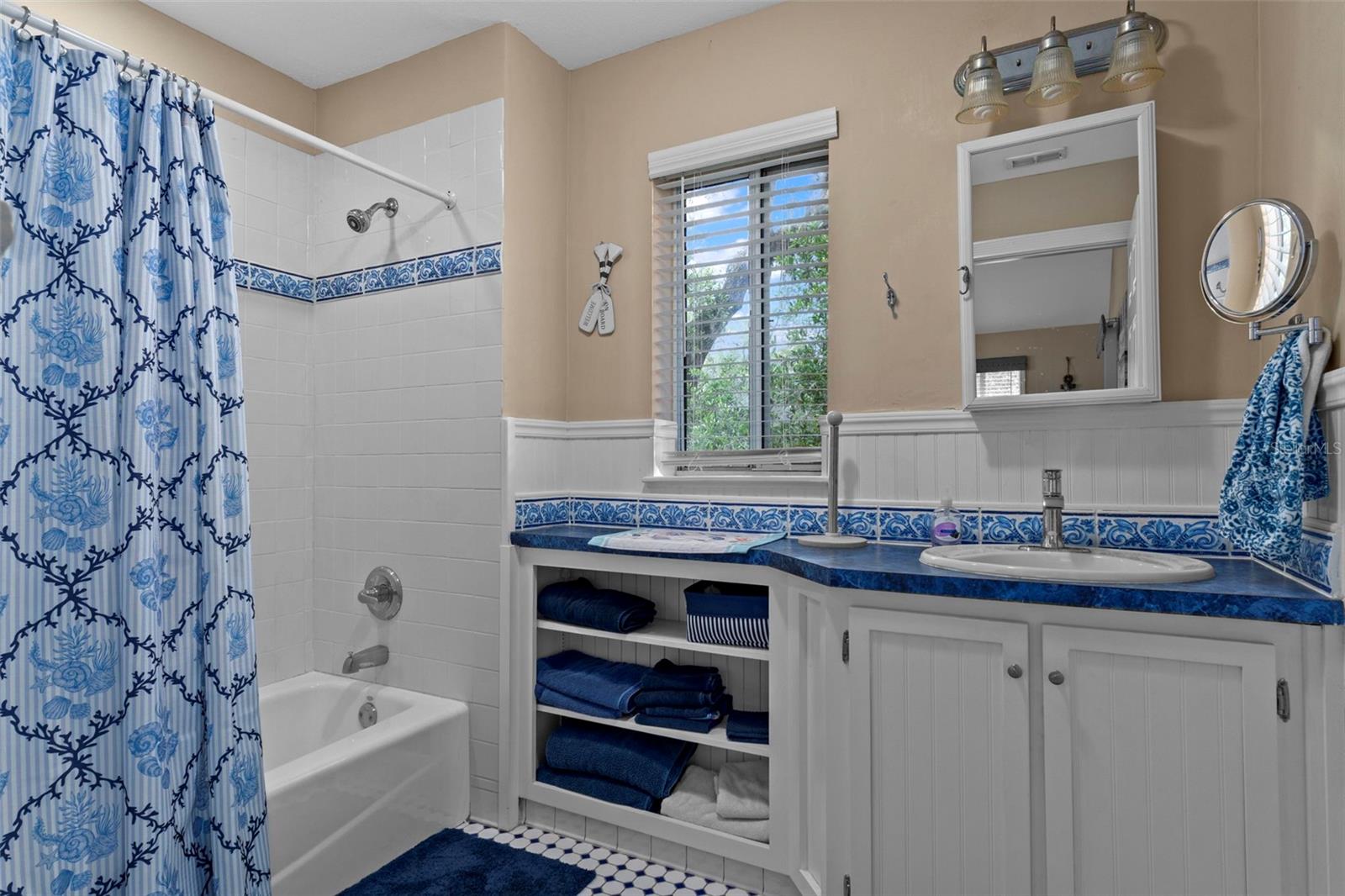 Listing photo id 9 for 6779 Pinebranch Point