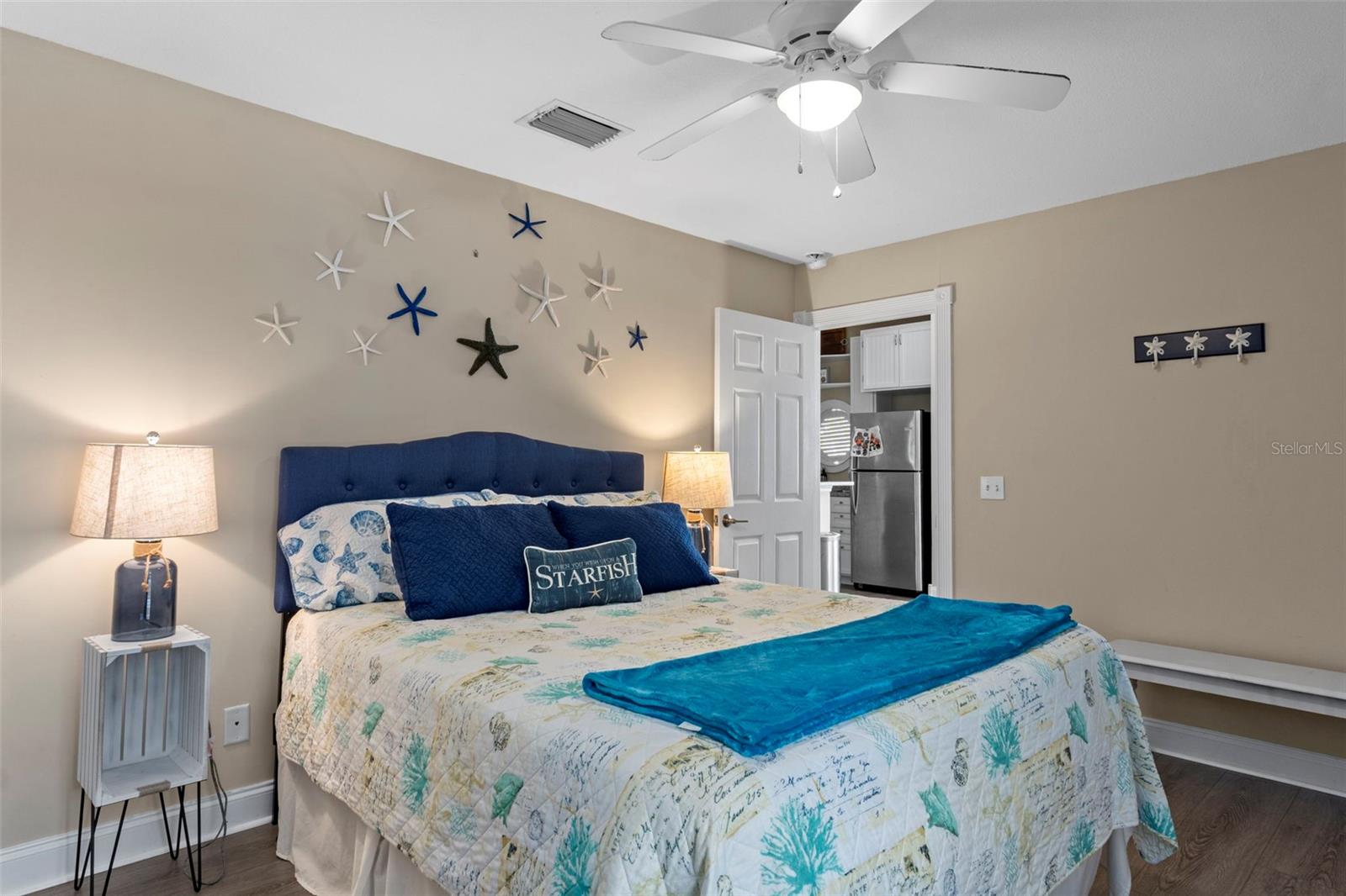 Listing photo id 11 for 6779 Pinebranch Point